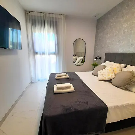 Sunset Cliffs 3 Bedrooms Apartment