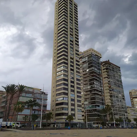 Luminoso En Primera Linea De Playa Apartment