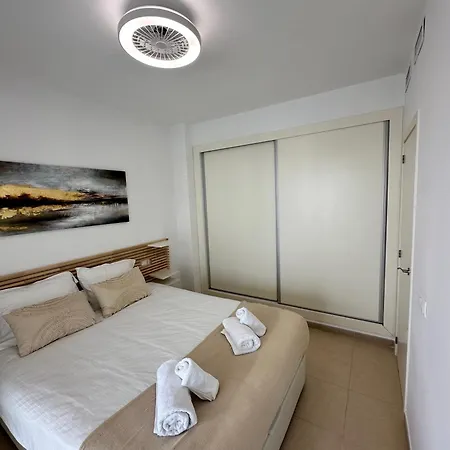 Beachside Luxe 1br: New & Chic Apartment *