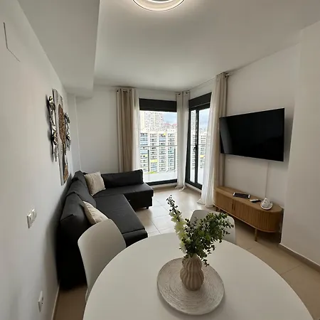 Beachside Luxe 1br: New & Chic *