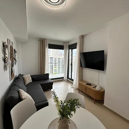 Beachside Luxe 1br: New & Chic Apartment Benidorm