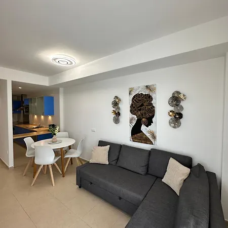 Beachside Luxe 1br: New & Chic Benidorm