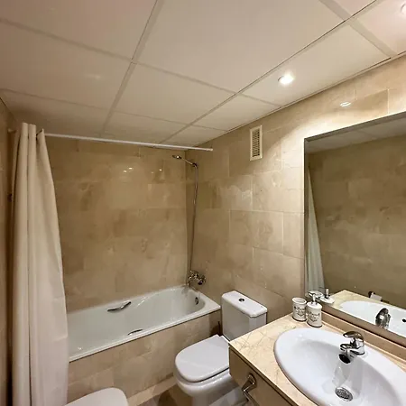 Beachside Luxe 1br: New & Chic * Benidorm