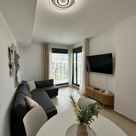 Beachside Luxe 1br: New & Chic Benidorm