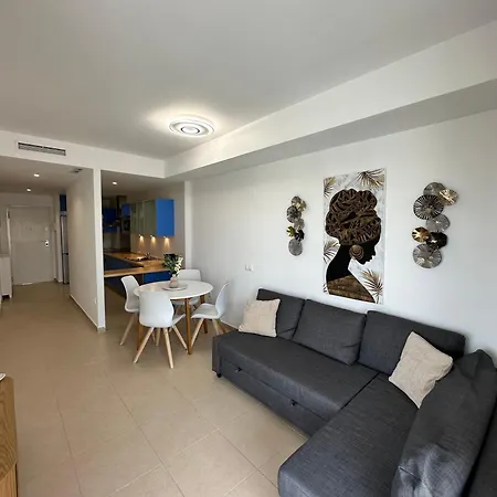 Beachside Luxe 1br: New & Chic *