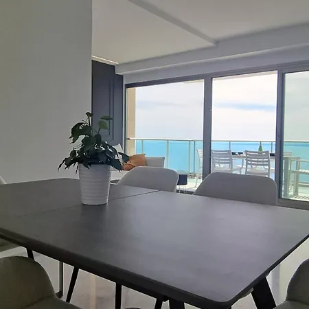 Planta 37: Terraza Privada Con Vistas Al Mar Apartamento