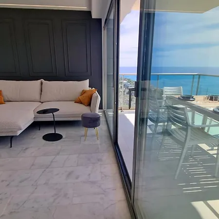 Planta 37: Terraza Privada Con Vistas Al Mar
