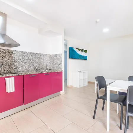 Aparthotel La Rosita Old Town *