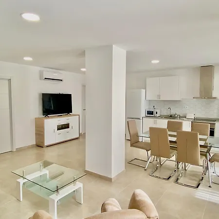 Sonrisa Deluxe Apartments, Levante *