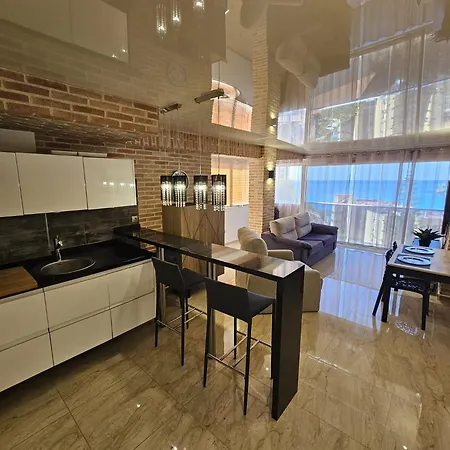 Cornelia 2 Apartment *