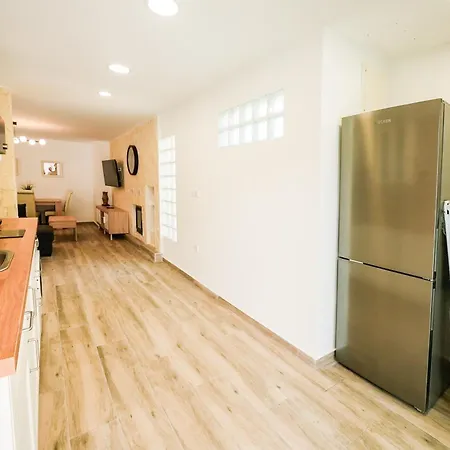 Casa Loma Con Terreno Privado Y Parking Compartido - A 800m De Playa Poniente Сasa de vacaciones
