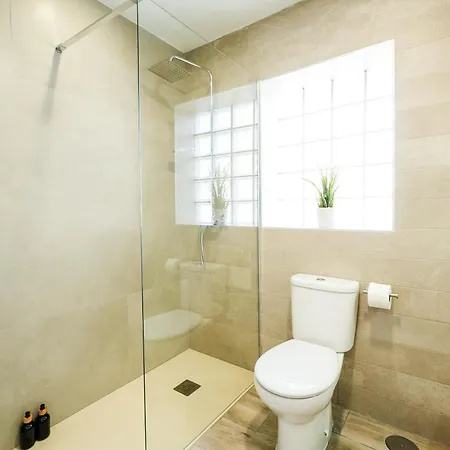 Casa Loma Con Terreno Privado Y Parking Compartido - A 800m De Playa Poniente *