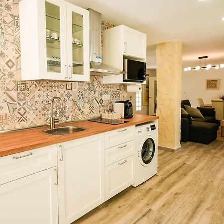 Casa Loma Con Terreno Privado Y Parking Compartido - A 800m De Playa Poniente Сasa de vacaciones