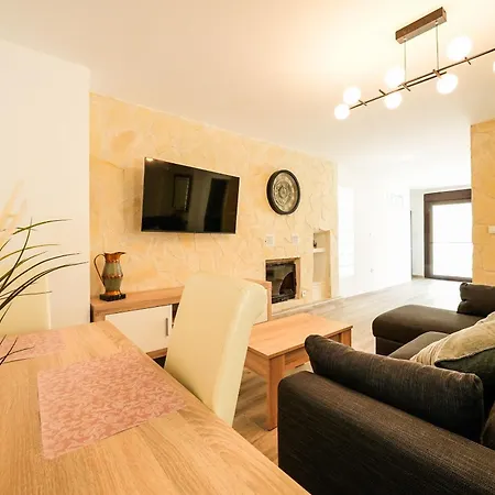 Casa Loma Con Terreno Privado Y Parking Compartido - A 800m De Playa Poniente