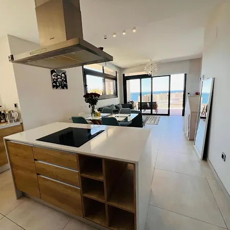 люкс аппартаменты с фантастическим видом Sunset Waves Apartment *