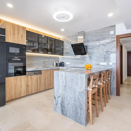 Apartment Excelsior Deluxe First Line Benidorm