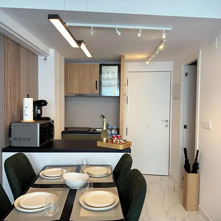 G. Luxury Apartment *