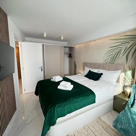 G. Luxury Apartment *