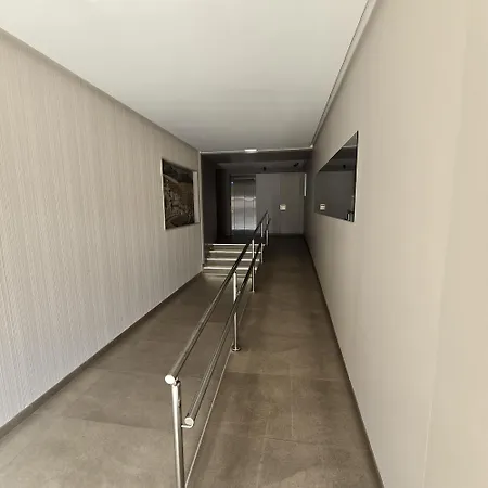 Apartment 4b On The