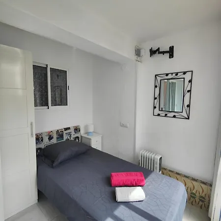Versailles 2-9 Apartment