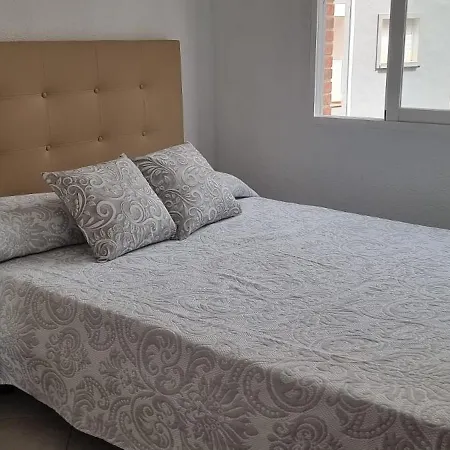 Habitacion Matrimonial Cerca A La Playa De Poniente 홈스테이 *