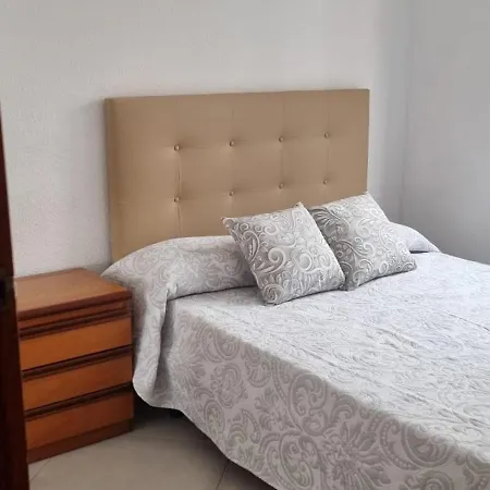 Habitacion Matrimonial Cerca A La Playa De Poniente 홈스테이