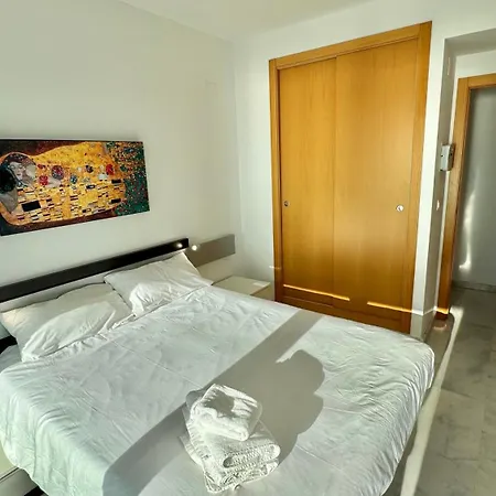Apartment Highrise With Stunning Views From Private Balcony 85