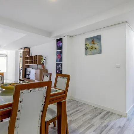Apartment Cozy In With Kitchenette