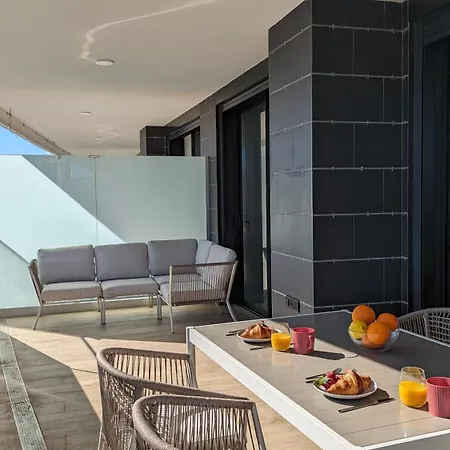 Sea & Sky Apartment *