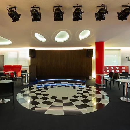 Oasis Plaza 3*