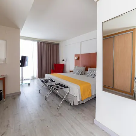 Oasis Plaza 3*