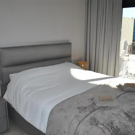 Eagle Tower By Espana Casas Apartment
