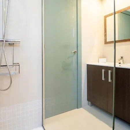 Stylish Seaview With Pool Access Apartment