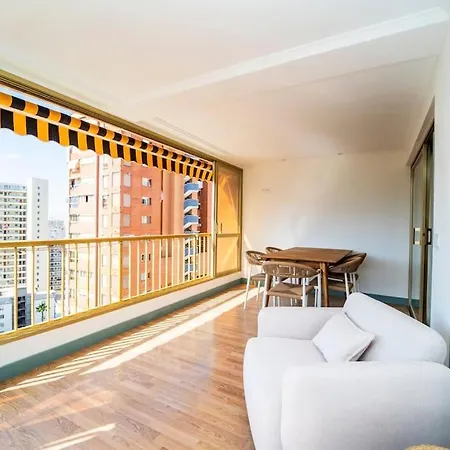 Apartment Stylish Seaview With Pool Access