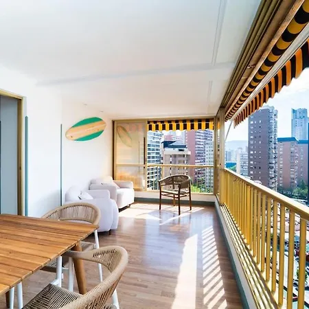 Apartment Stylish Seaview With Pool Access