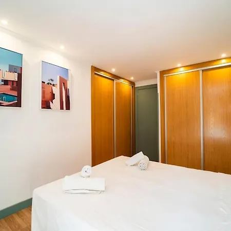 Stylish Seaview With Pool Access Apartment