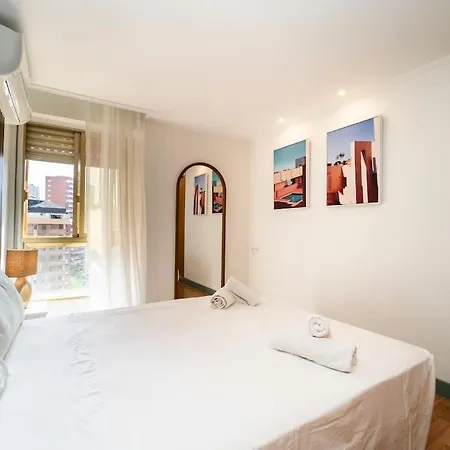 Apartment Stylish Seaview With Pool Access