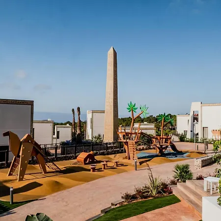 Hotel Grand Luxor Village - Terra Mítica Park Included