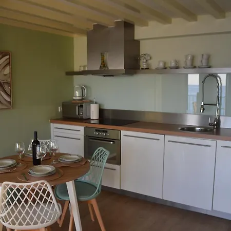 Playa Pequena Apartment *