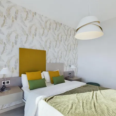 Sunset Waves Great Britain Apartment *