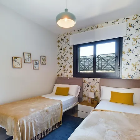 Sunset Waves Great Britain Apartment