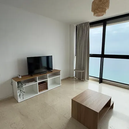 Primera Línea De Playa, Benidorm. Apartamento *