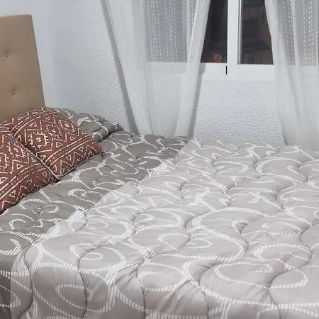 Habitacion Matrimonial Cerca A La Playa De Poniente 홈스테이