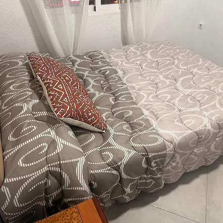 Habitacion Matrimonial Cerca A La Playa De Poniente 홈스테이