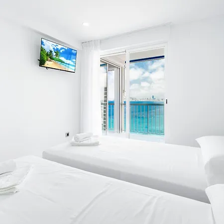 Halcon Deluxe 17-c Levante Apartment *