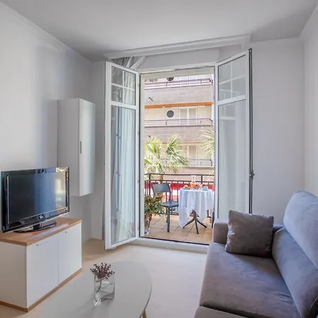 Senabre Palais Apartment