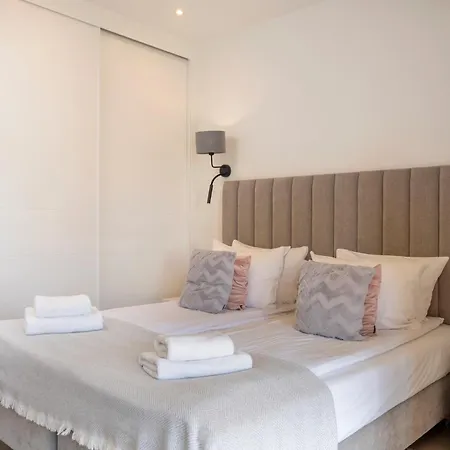 Intempo & By Leo Benidorm