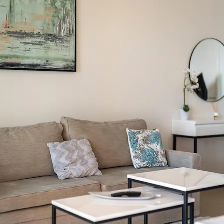 Intempo & By Leo Apartment *