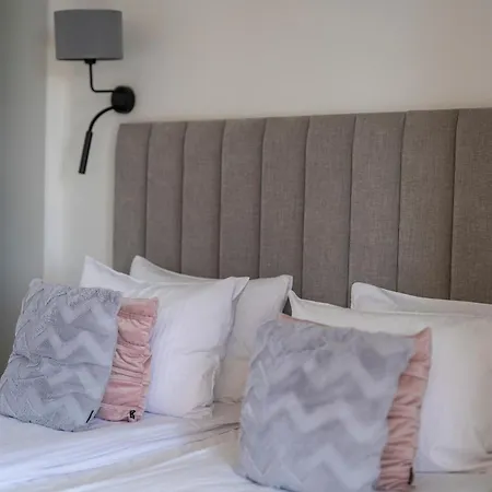 Apartment Intempo & By Leo *