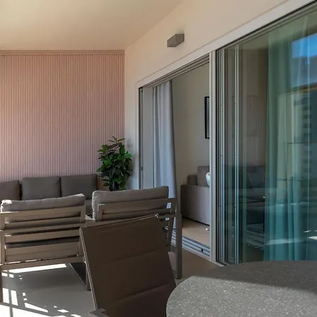 Intempo & By Leo Apartment *